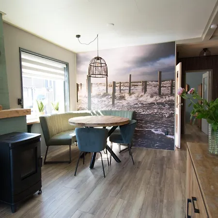 Modern 4-person Near Petten