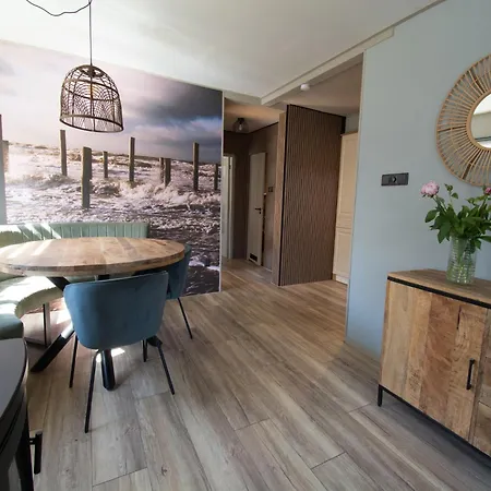 Modern 4-person Near * Petten